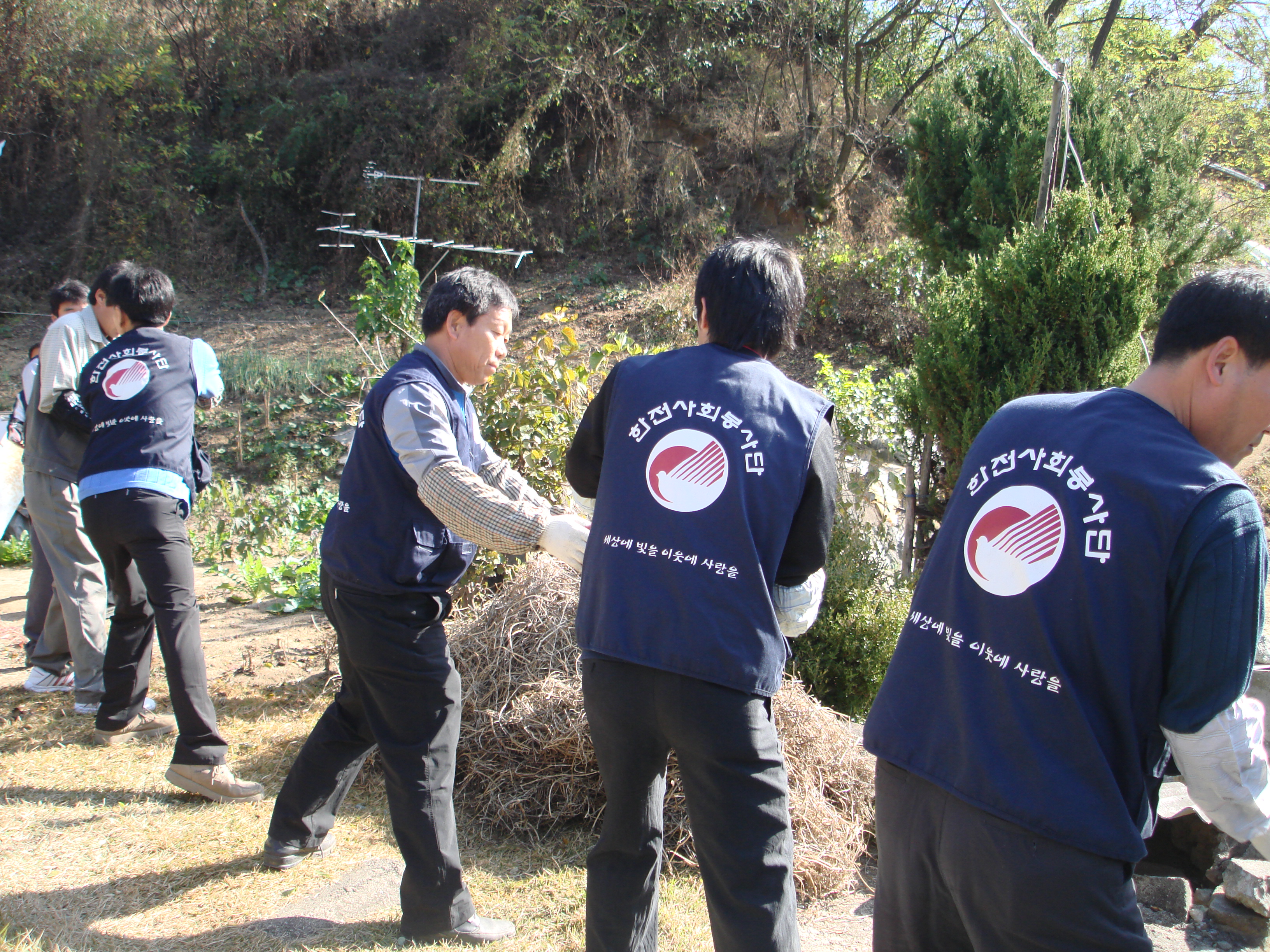 봉화지점, 관내 9세대에 온정